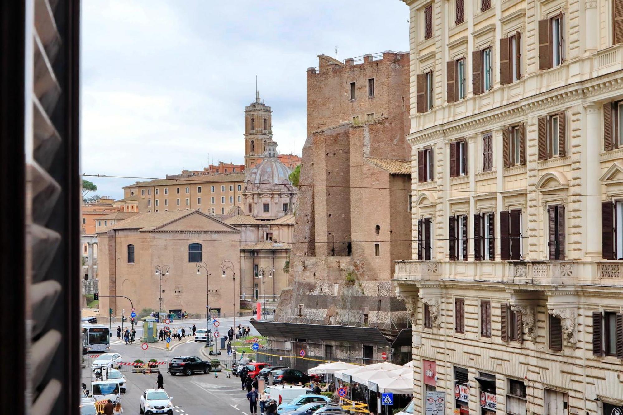 Ych-Lussuoso Appartamento Al Colosseo Roma Exterior foto